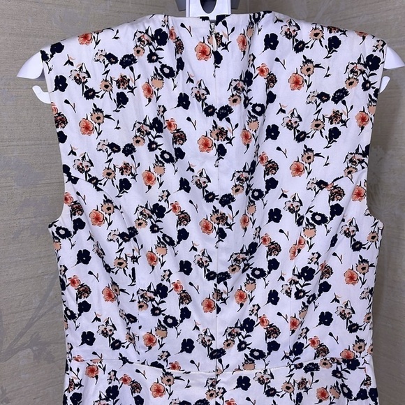 French Connection White Floral Fit and Flare
Dress Size 4 - Picture 6 of 9